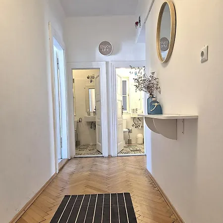Center Alenka Apartment Split